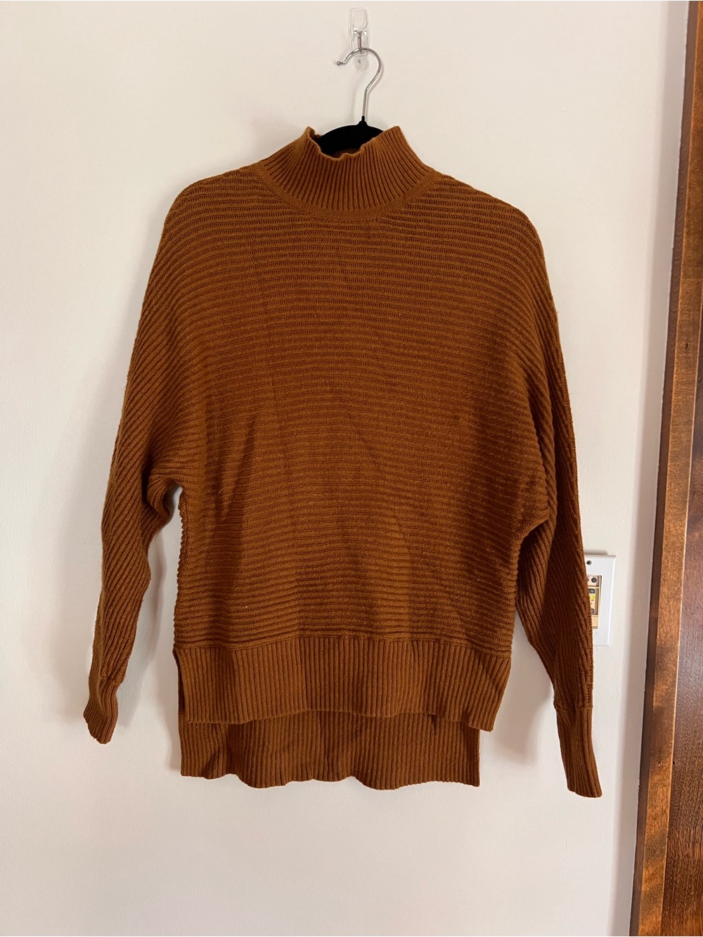 Womenโs Ribbed Mock Neck Sweater in Gold/Orange